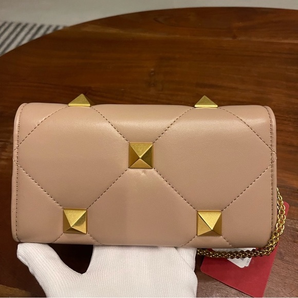 NEW‼️ Valentino Garavani - Picture 7 of 17